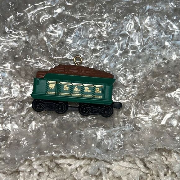 Hallmark QX6834 The Tender, Lionel General Steam Locomotive Keepsafe Ornament - Picture 8 of 14